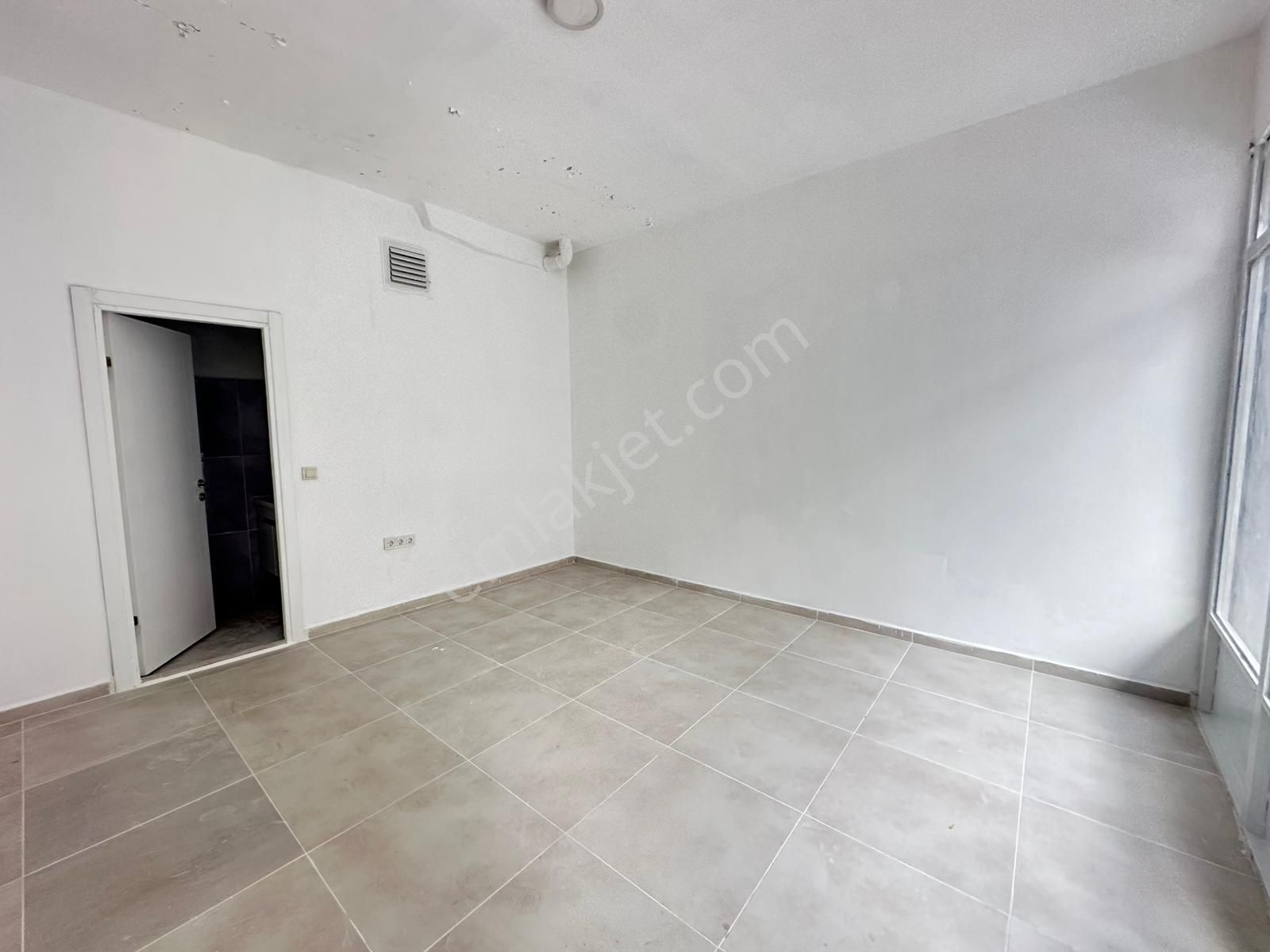 Karşıyaka Bahçelievler De Yola Cepheli Kiralık Dükkan - Görsel 7