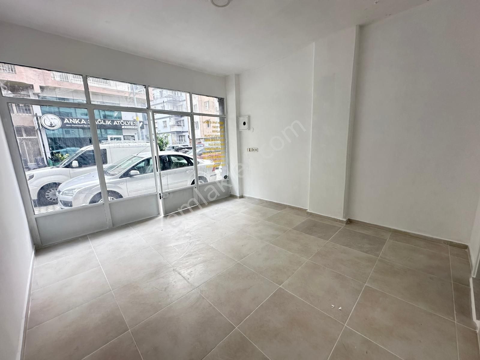 Karşıyaka Bahçelievler De Yola Cepheli Kiralık Dükkan - Görsel 11
