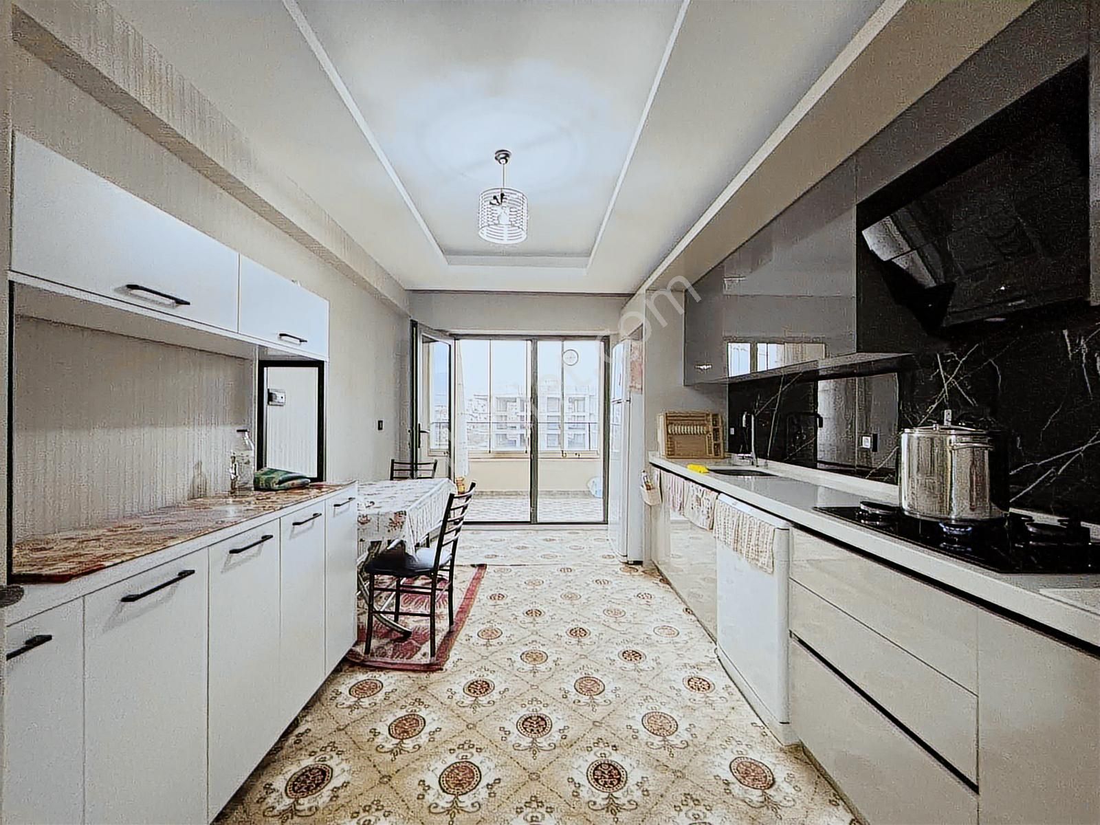 Parsanada Modern Tasarımlı Merkezi Konumda Ferah 3+1 Lüks Daire - Görsel 25