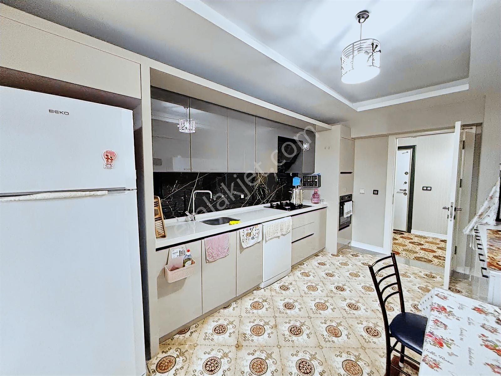 Parsanada Modern Tasarımlı Merkezi Konumda Ferah 3+1 Lüks Daire - Görsel 5