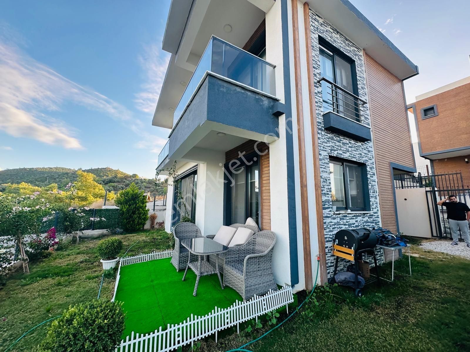 Güllük Mahallesi'nde Satılık 3+1 Villa