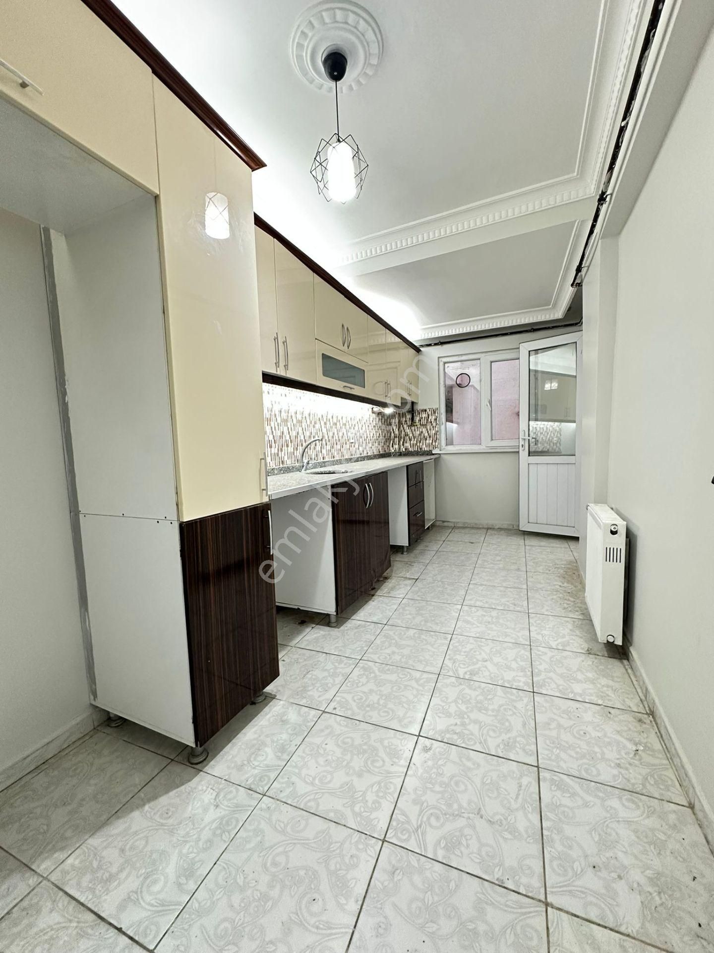 Esenyurt Ardıçlı Süleymaniye Mahallesi 2+1 Kiralık Boş Daire Balkonlu Yüksek Giriş Banyo Wc Ayrı