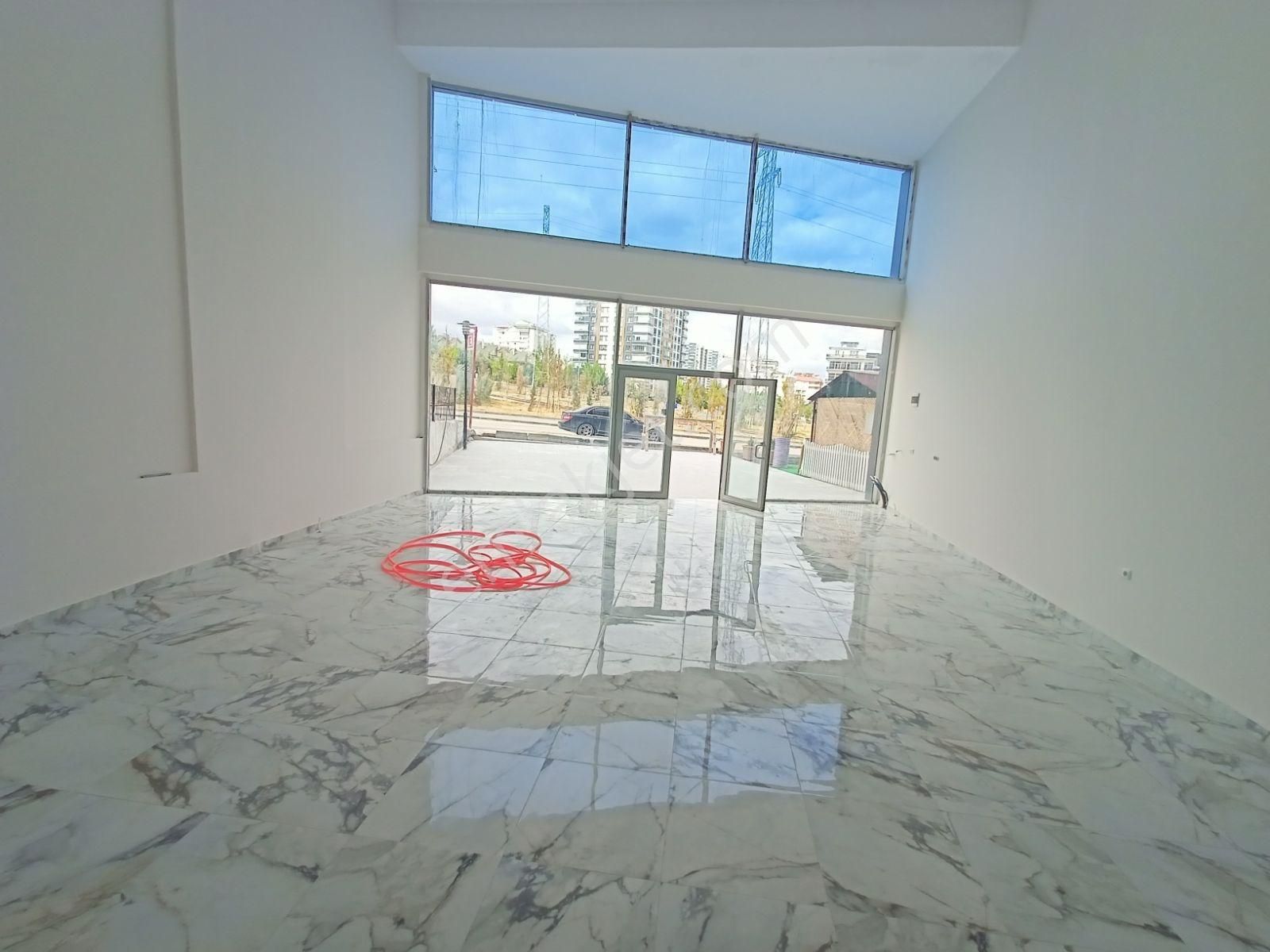 Baglıcada Bulvar Da 210 Mt Kiralık Full Yapılı Dükkan - Görsel 3