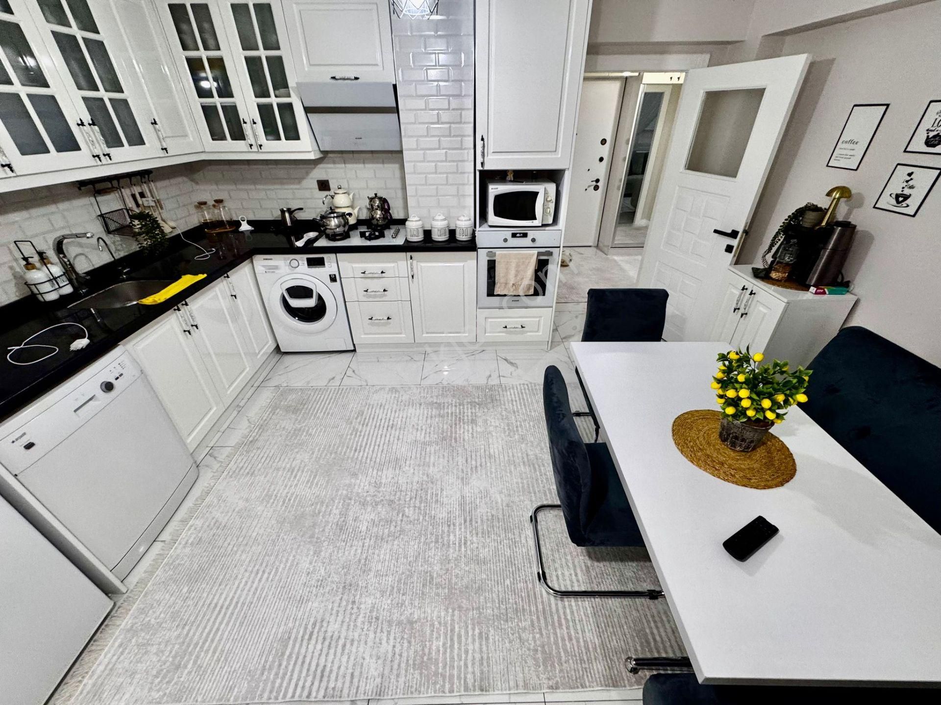 Kalecik Emlak'tan Merkezi Konumda Yapılı Masrafsız Katta 3+1 Daire