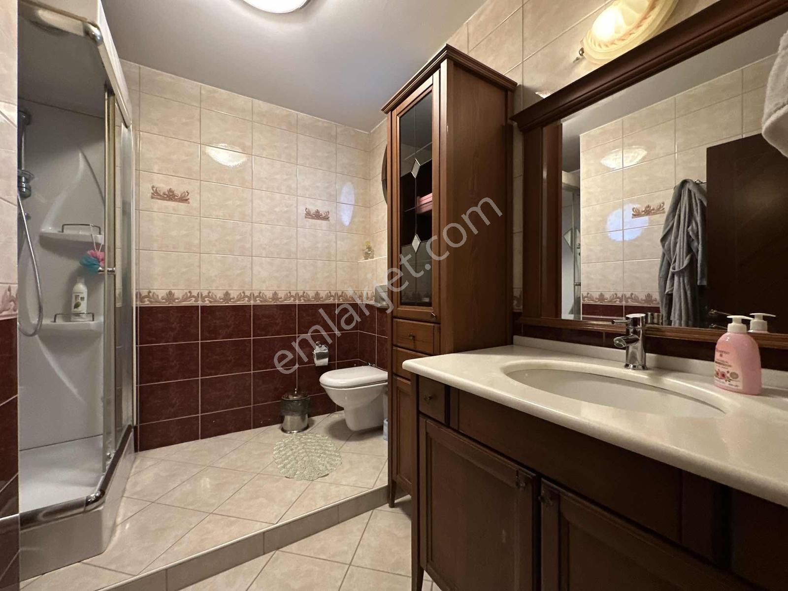 Çengelköy De Muhteşem Konumda Tekli-site İçerisinde 7+1 Müstakil - Görsel 10