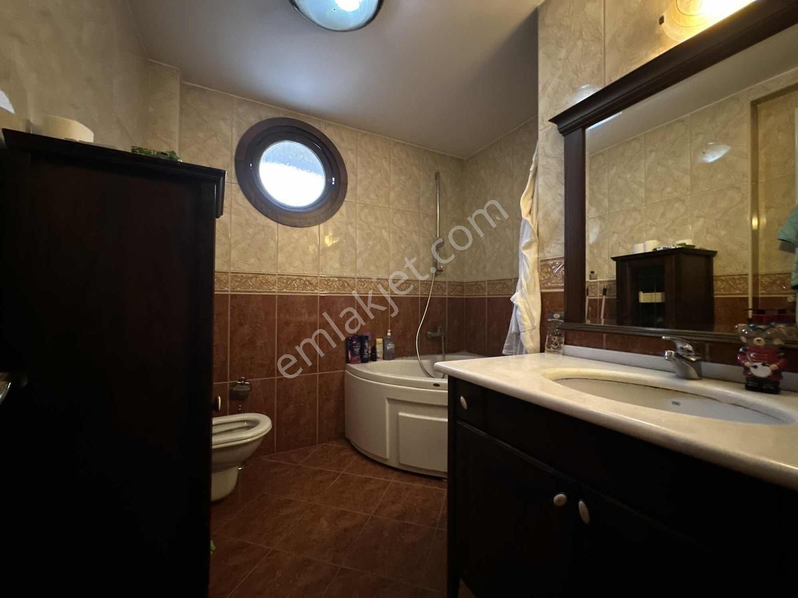 Çengelköy De Muhteşem Konumda Tekli-site İçerisinde 7+1 Müstakil - Görsel 17