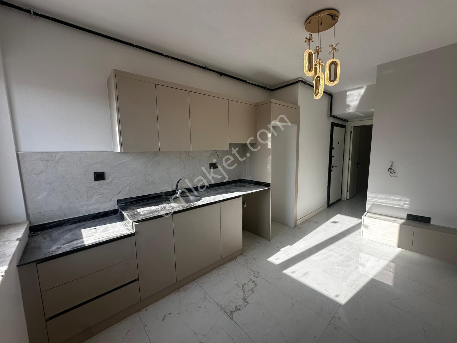 Özmecaz'dan Sırakapılar'da 1+1 Arakat Asansörlü Fırsat Apart