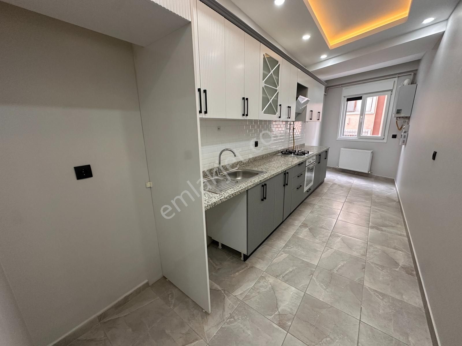 Tamiş'den Altıntepe'de Sahile Ve Marmaraya Yakın Balkonlu 1.kat