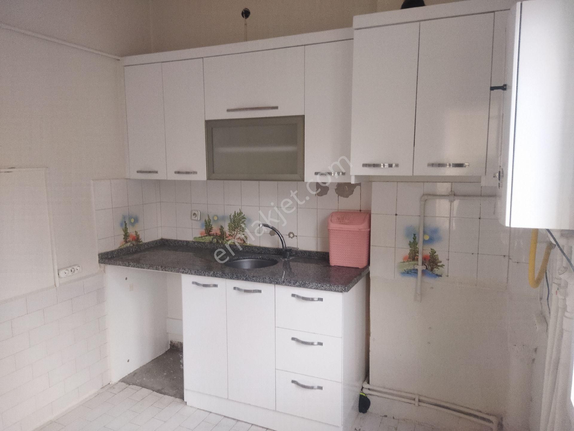 Çarşıda Şemştürbesi Yanı Kiralık 3+1 - Görsel 12
