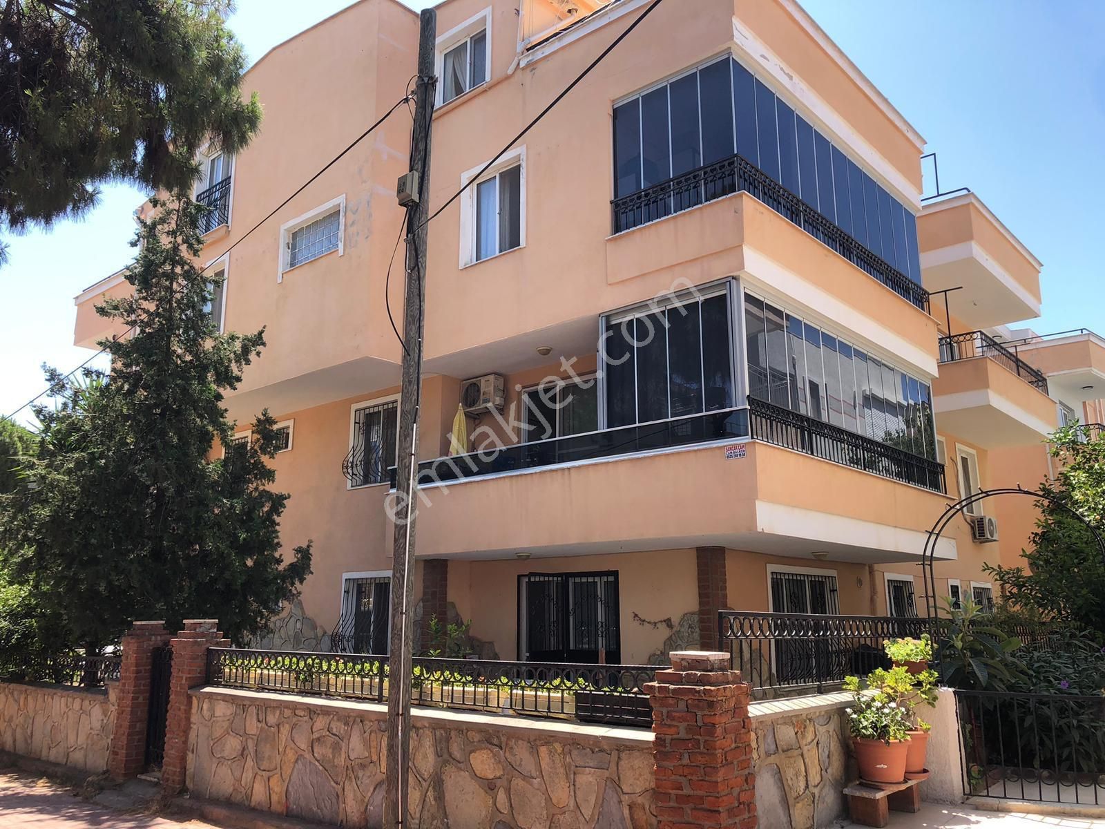 Altınkum Mahallesi’nde Denize 50 Metre! Balkondan Deniz Manzaralı 2+1 Satılık Daire