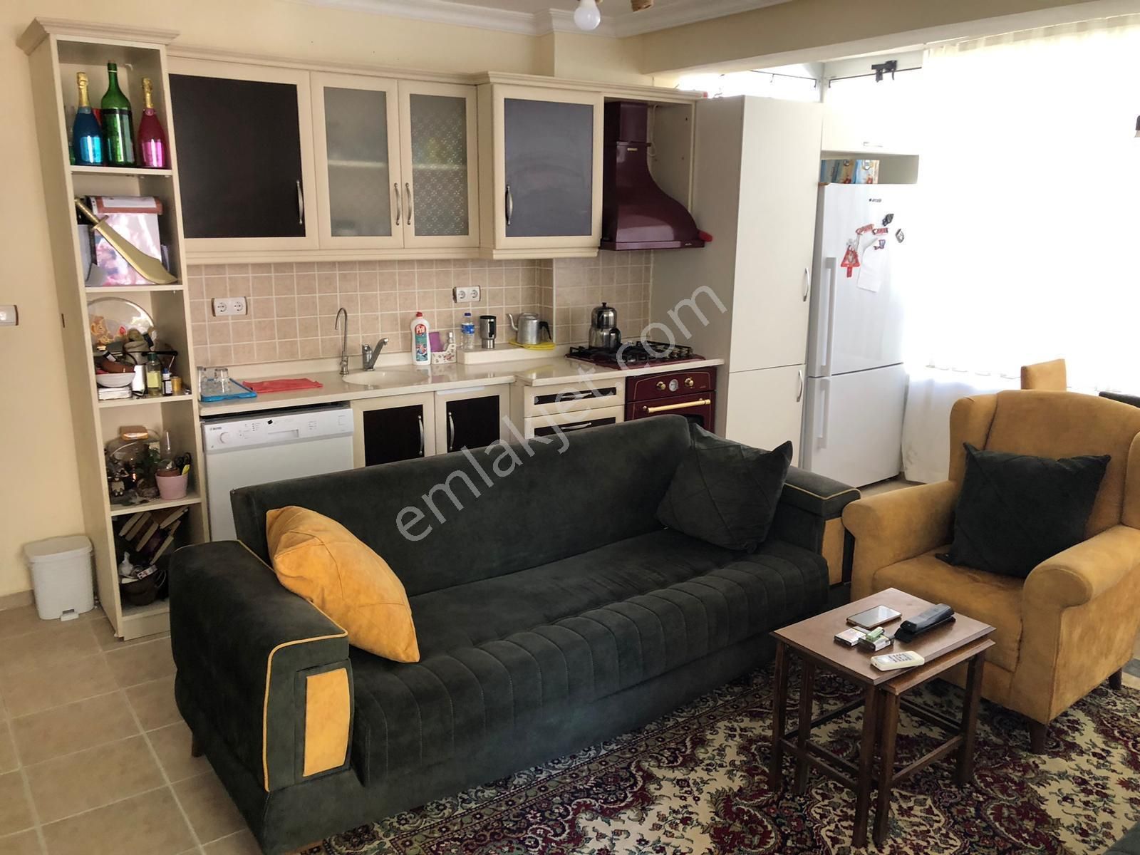 Altınkum Mahallesi’nde Denize 50 Metre! Balkondan Deniz Manzaralı 2+1 Satılık Daire - Görsel 3
