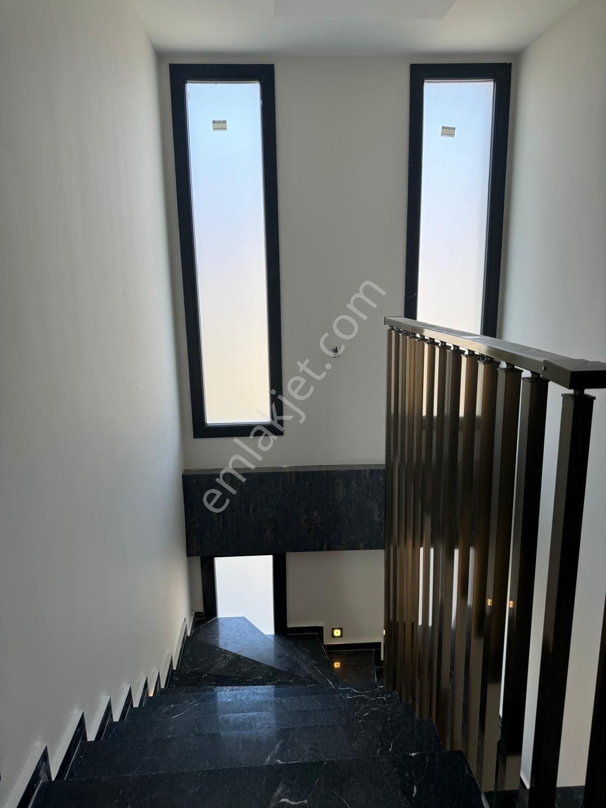 Site İçerisinde Özel Havuzlu 4+1 Satılık Villa - Görsel 13