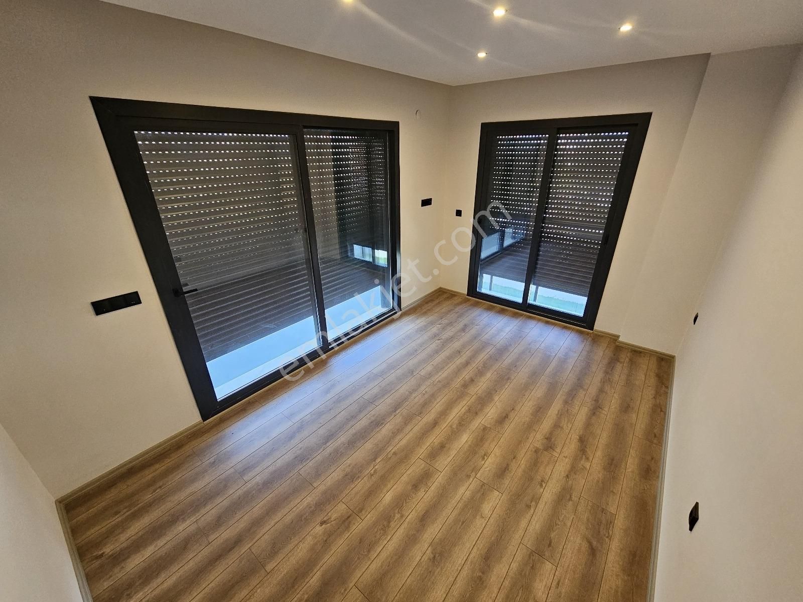 Eu Gayrimenkulden Denize 300 Mt. Havuzlu 3+1 Tek Müstakil Villa - Görsel 3