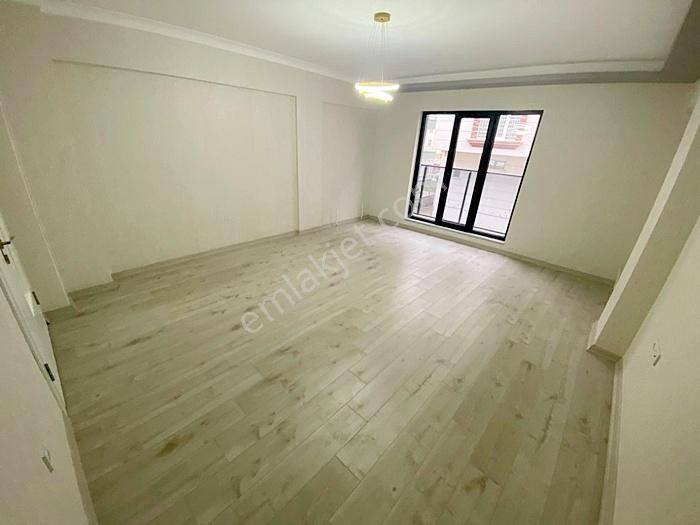 Yenikent Emlak'tan Merkezde Satılık 3+1 Yerden Isıtmalı Dairee - Görsel 6