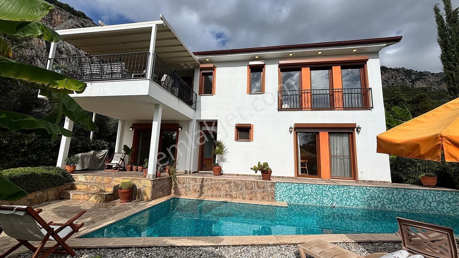 Göcekte Yeşillikler İçinde Havuzlu Müstakil Lüks Villa | Tekce