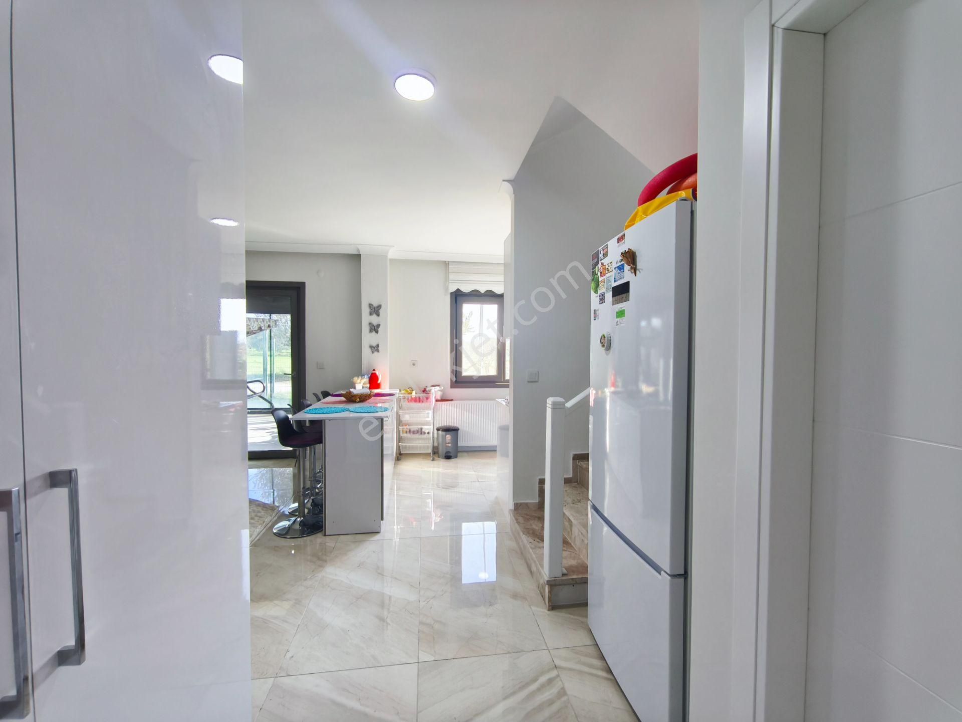 Gömeç Karaağaç’ta Sahile Yakın Havuzlu Sitede Satılık Villa - Görsel 8