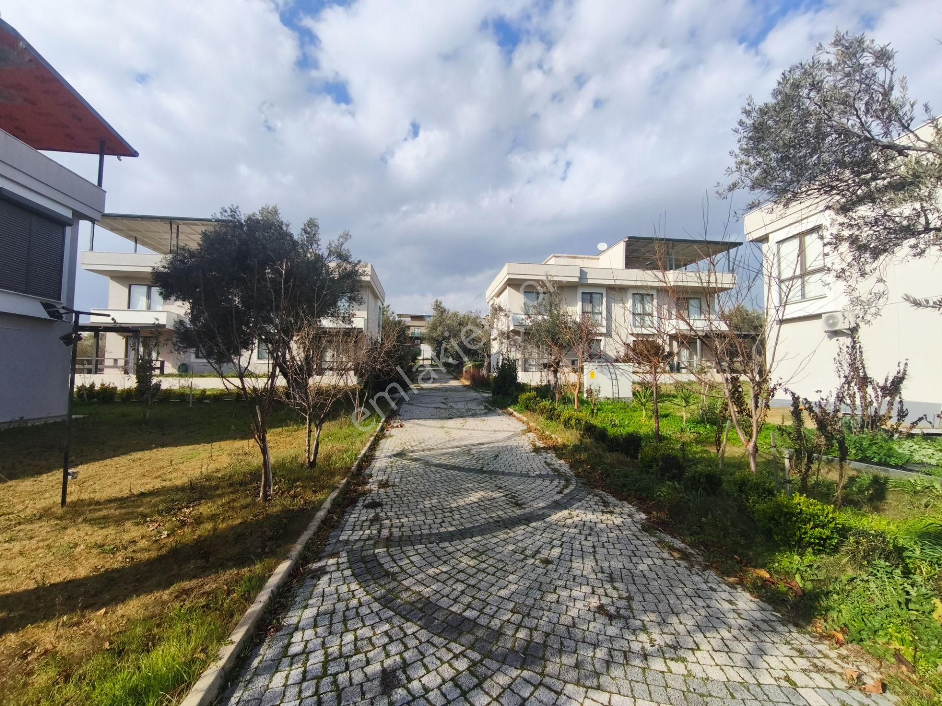 Gömeç Karaağaç’ta Sahile Yakın Havuzlu Sitede Satılık Villa - Görsel 4