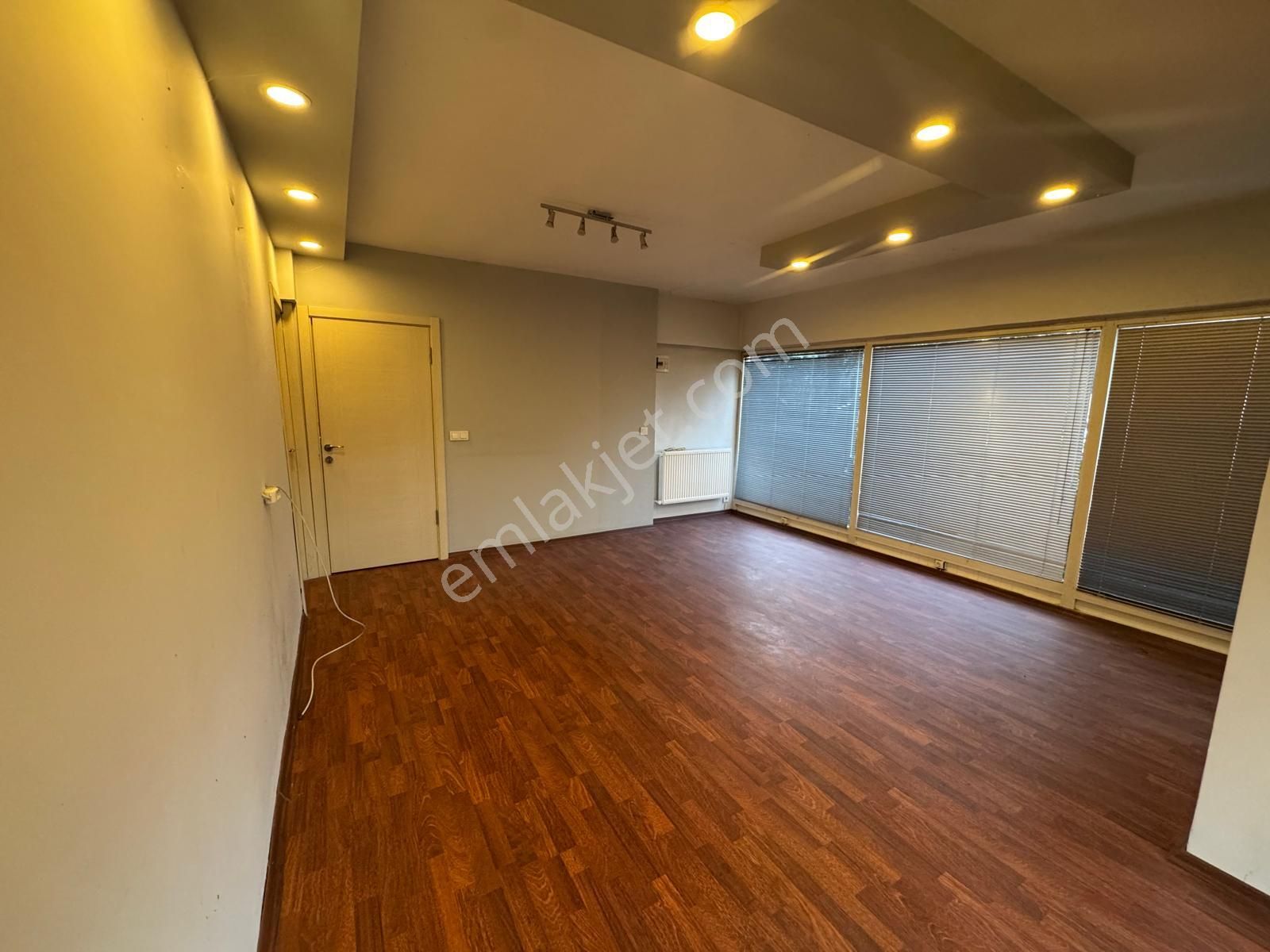 Site İçerisinde Kullanışlı 1+1 Kiralık Ofis