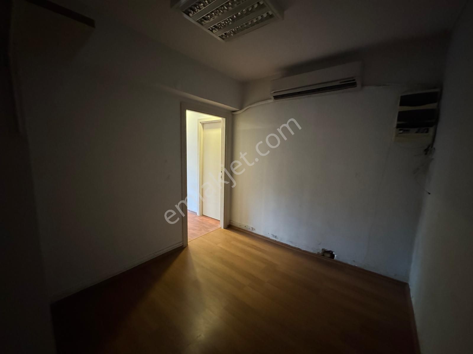 Site İçerisinde Kullanışlı 1+1 Kiralık Ofis - Görsel 9