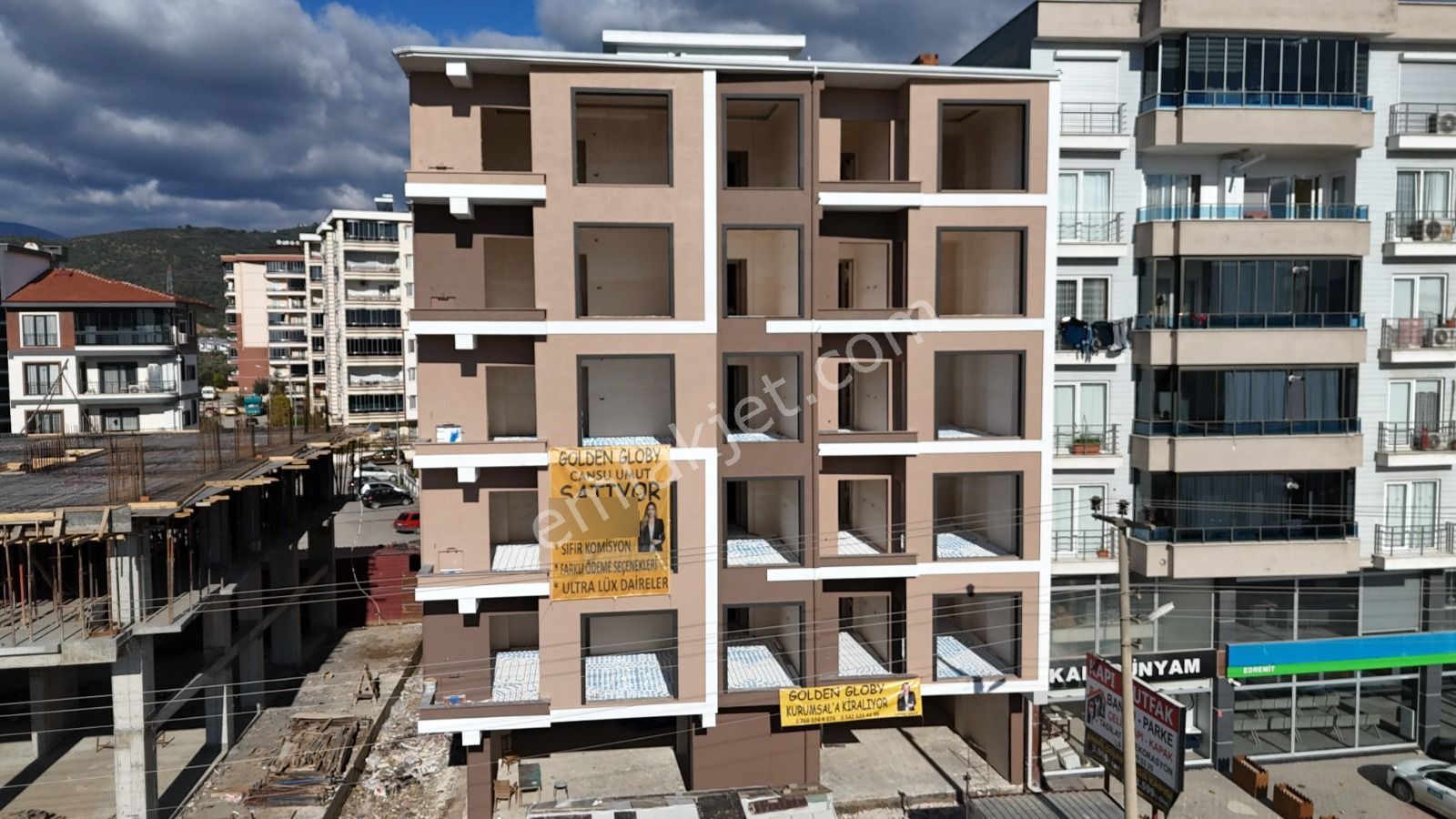 Golden Globy, Edremit Kadıköy'de İzmir-çanakkale Yolunda Ön Cephe Satılık Lüks 2+1 Daireler