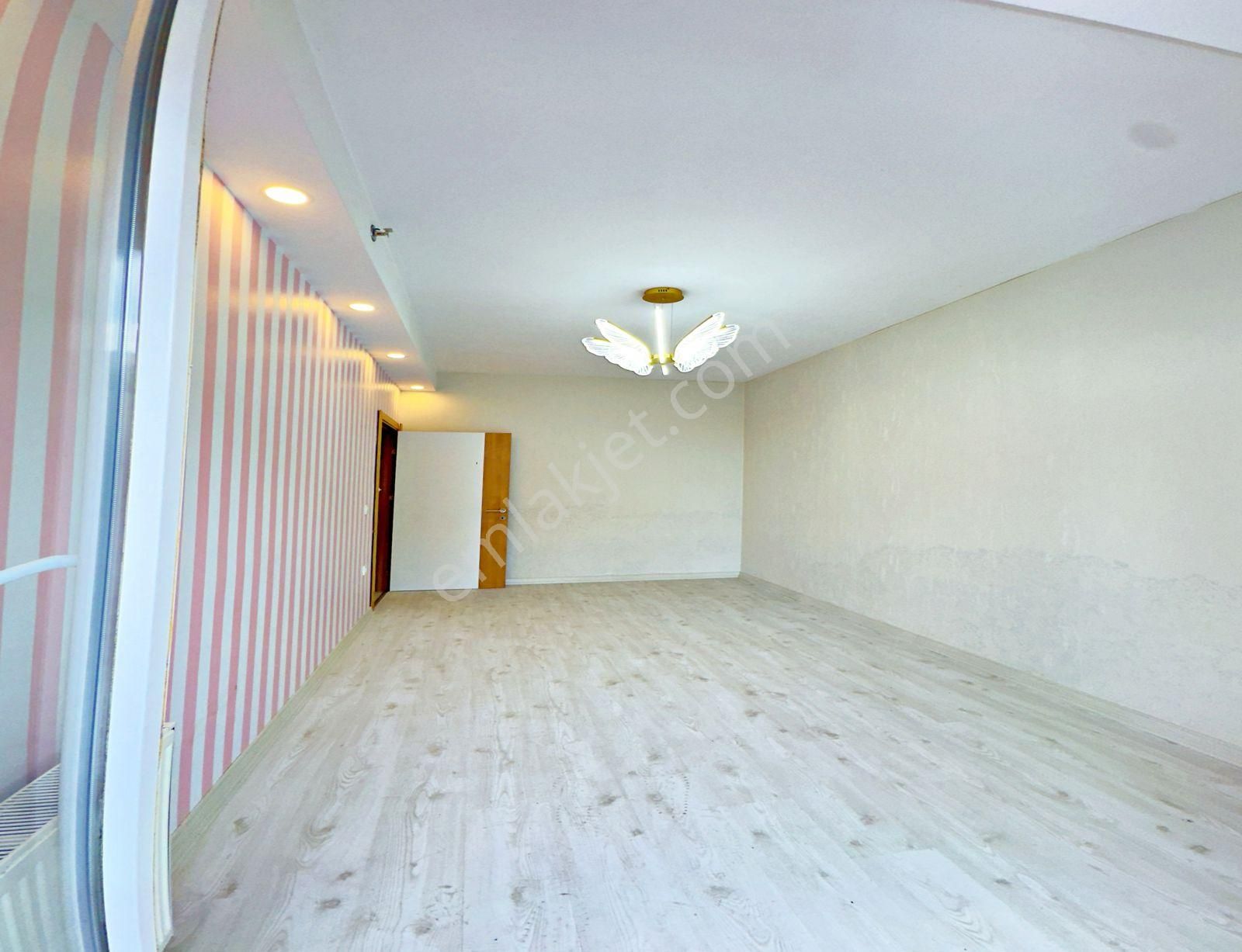 Metrobüse Yürüme Mesafesi Teraslı 2+1 Siteiçi Daire - Görsel 8