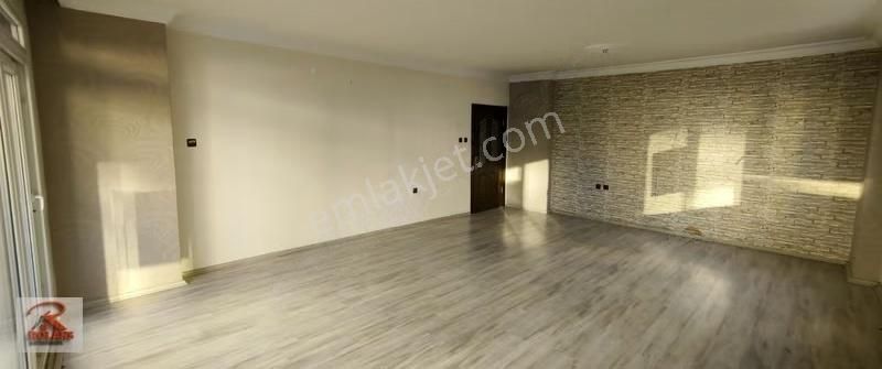 Menderes Mahallesi Ultra Geniş Kiralık 3+1 Bağımsız Mutfak