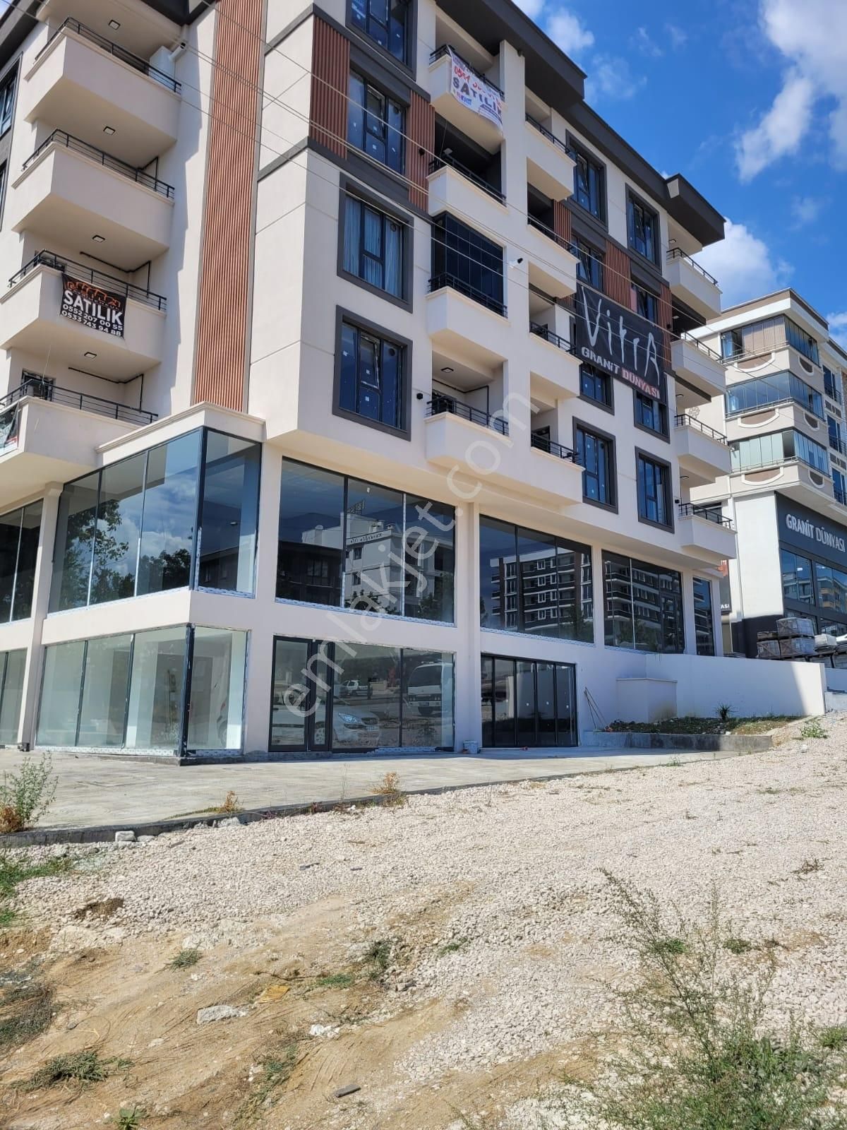 Ofsam Gayrimenkul'den Derecik'te Satılık 1+1 Daire