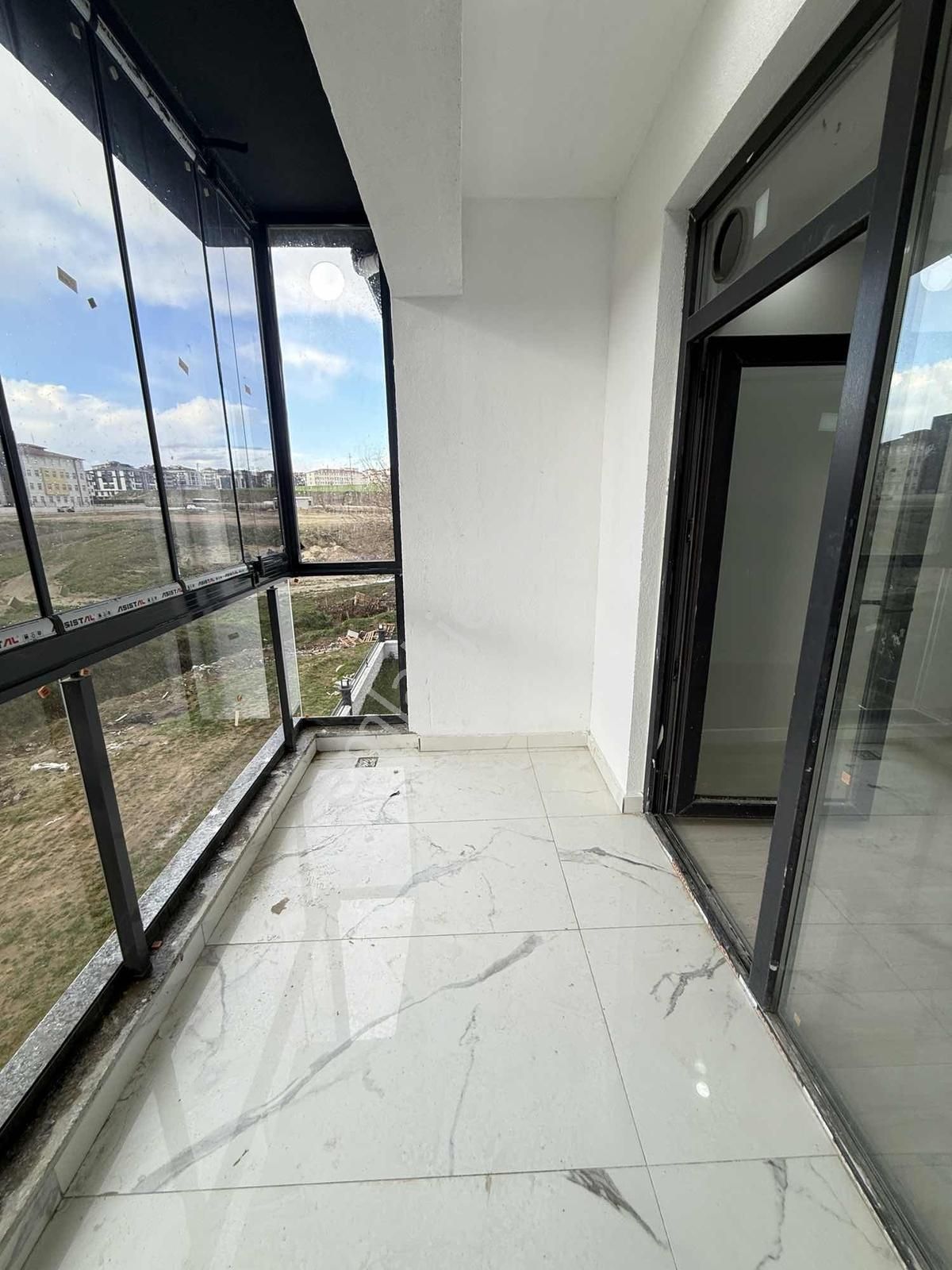 Akkaya İnşaattan Rumelide Y.ısıtmalı, K.balkonlu Kiralık 1+1 - Görsel 4