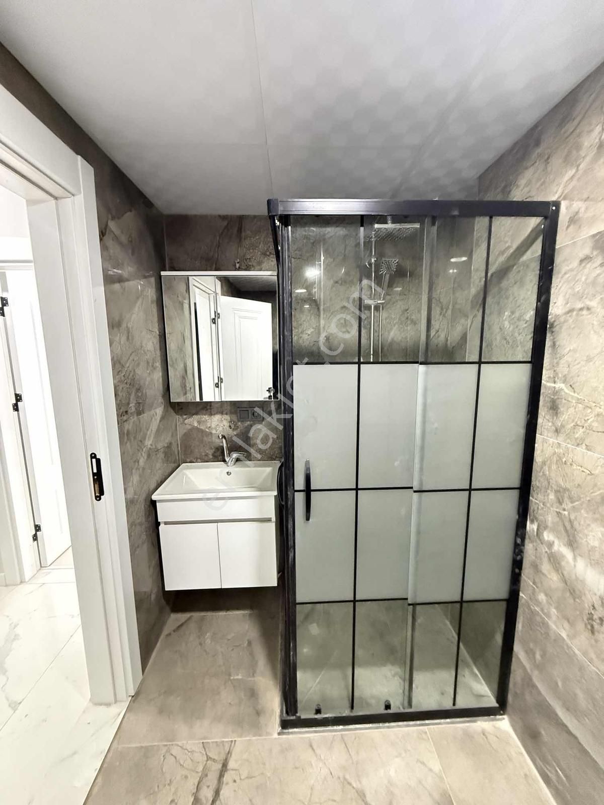 Akkaya İnşaattan Rumelide Y.ısıtmalı, K.balkonlu Kiralık 1+1 - Görsel 12