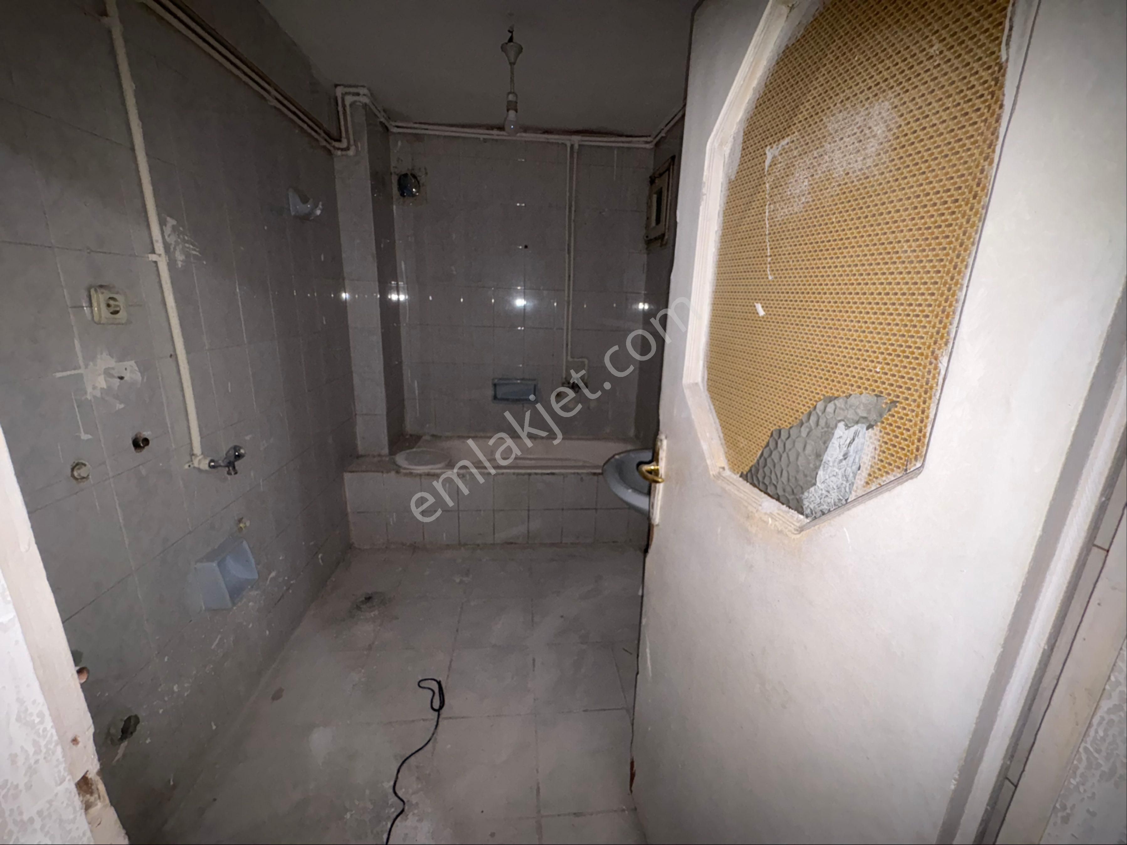 Emir Emlak’dan 3+1 1 Kat Daire Mutfak Dolabı Yapılıyor Çift Balkonlu Yabancıya Uygun - Görsel 4