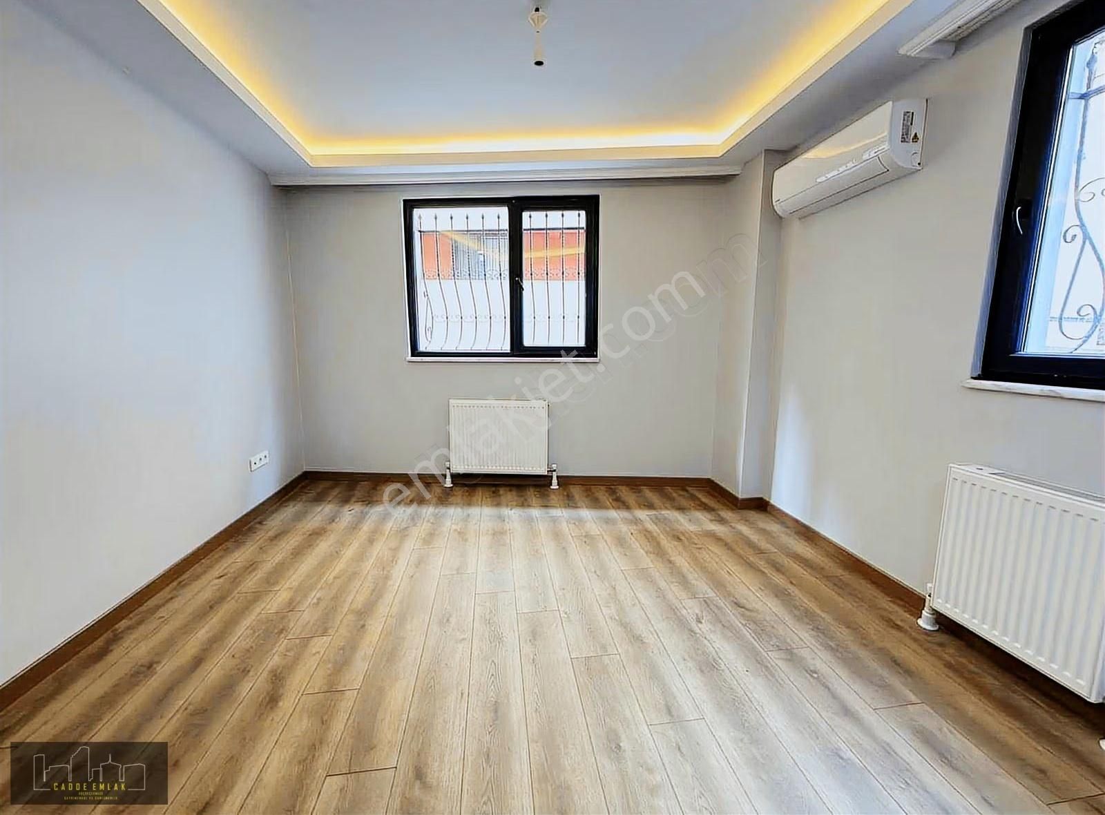 Cadde Emlak Tepeüstü 4 Tarafı Açık Ferah Sıfır 1+1 Bahçe Katı