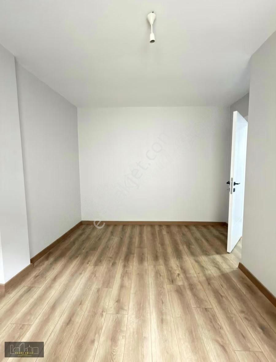 Cadde Emlak Tepeüstü 4 Tarafı Açık Ferah Sıfır 1+1 Bahçe Katı - Görsel 7