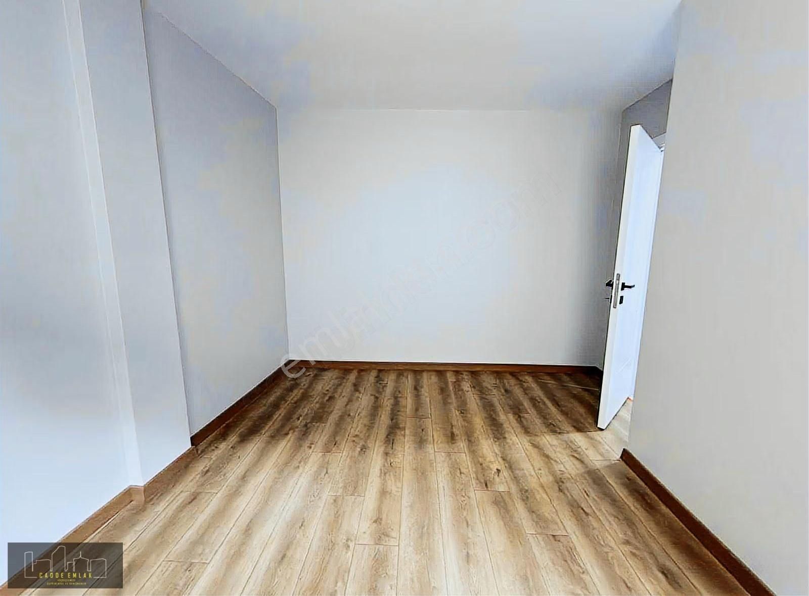 Cadde Emlak Tepeüstü 4 Tarafı Açık Ferah Sıfır 1+1 Bahçe Katı - Görsel 15