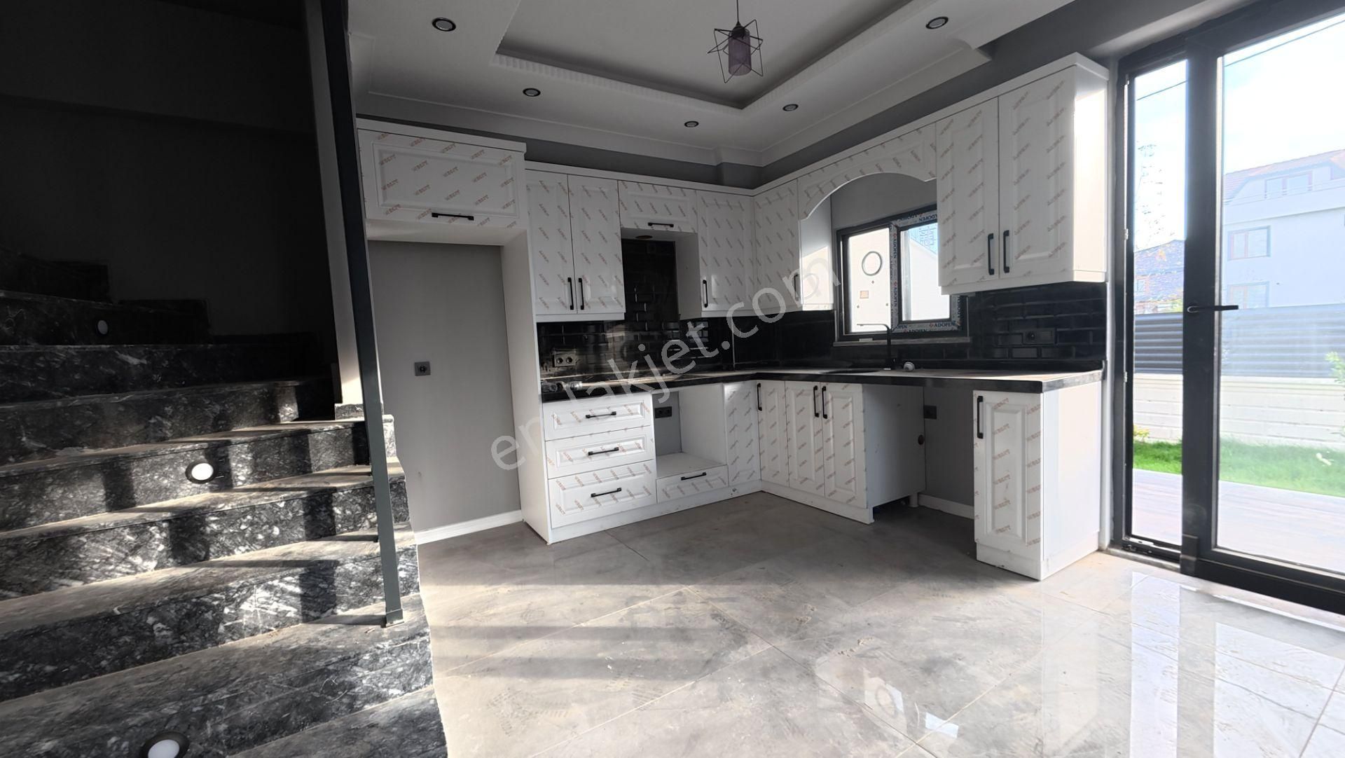 Kocaali’de Satılık 3+1 Villa Sıfır Ve Modern Mimari - Görsel 8