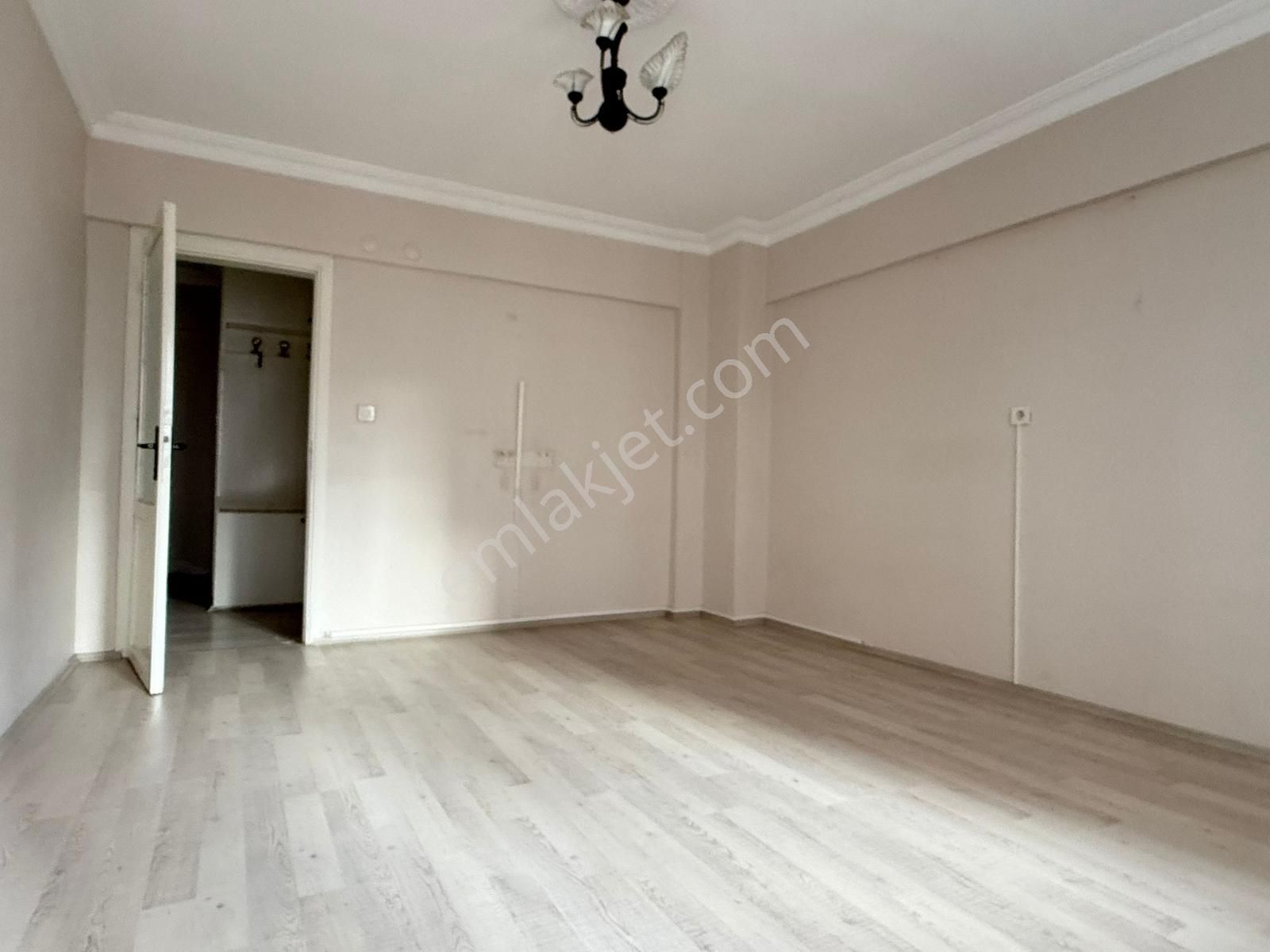 Binyapı'dan Fesleğende 170m2 3+1 Ara Kat Fırsat Daire ! - Görsel 9