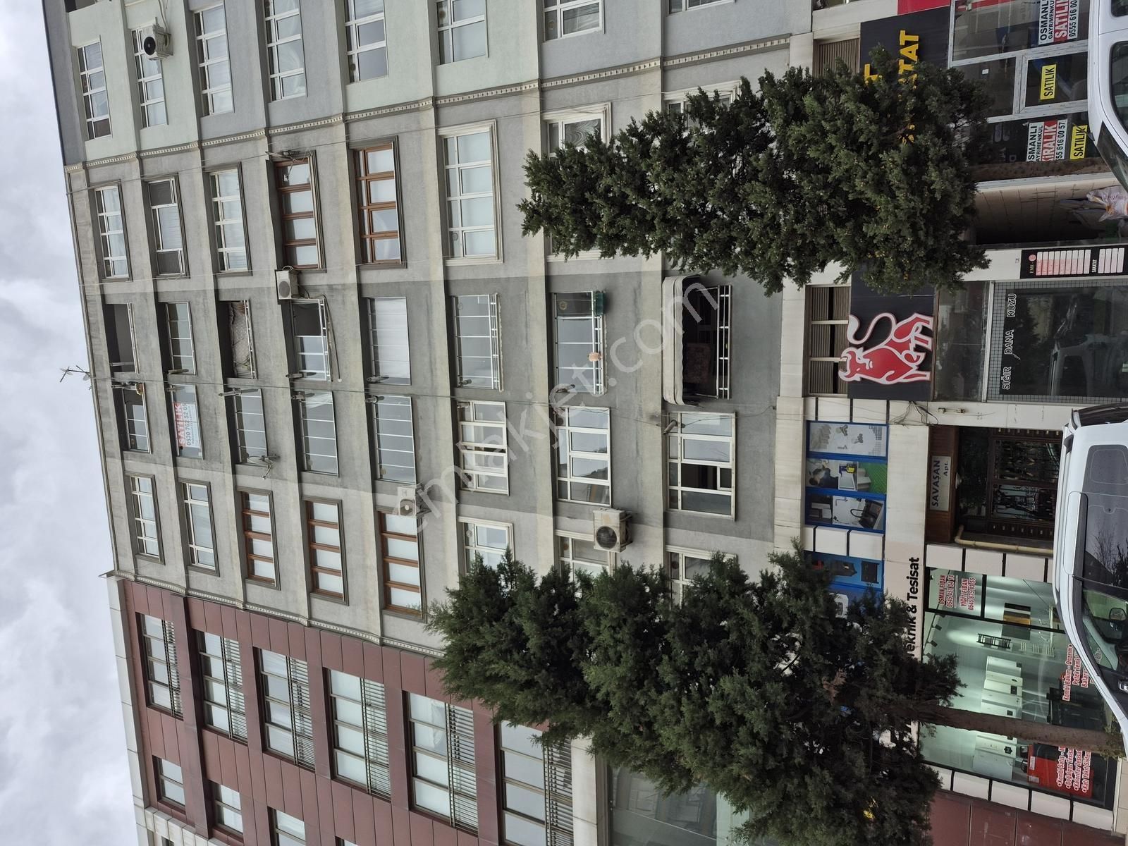 100. Yıl Bulvarında Deniz Manzaralı Asansörlü Ara Kat Daire