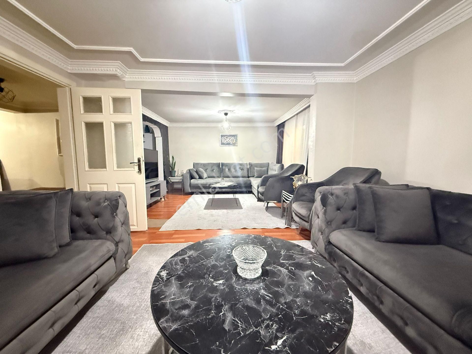 Satılık 4+1 Merkezi Konumlu Metro Ve Belediye Yanı 150m2 Dubleks Müstakil Ev