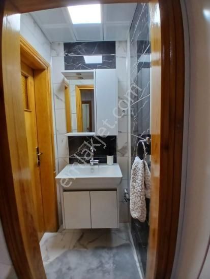 Fatih Işıklar Mahallesinde 3+1 Arakat Asansörlü Daire - Görsel 14