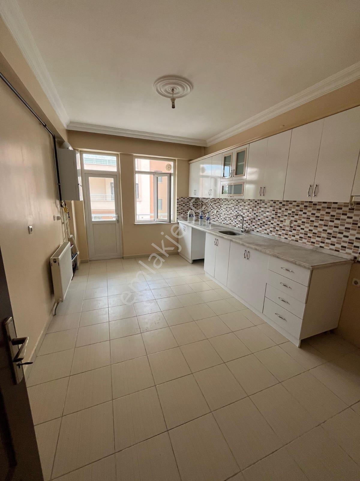 İsa Kavak Gayrimenkul'den Kiralık 3+1 Daire | Karatay Ulubatlıhasan - Görsel 6