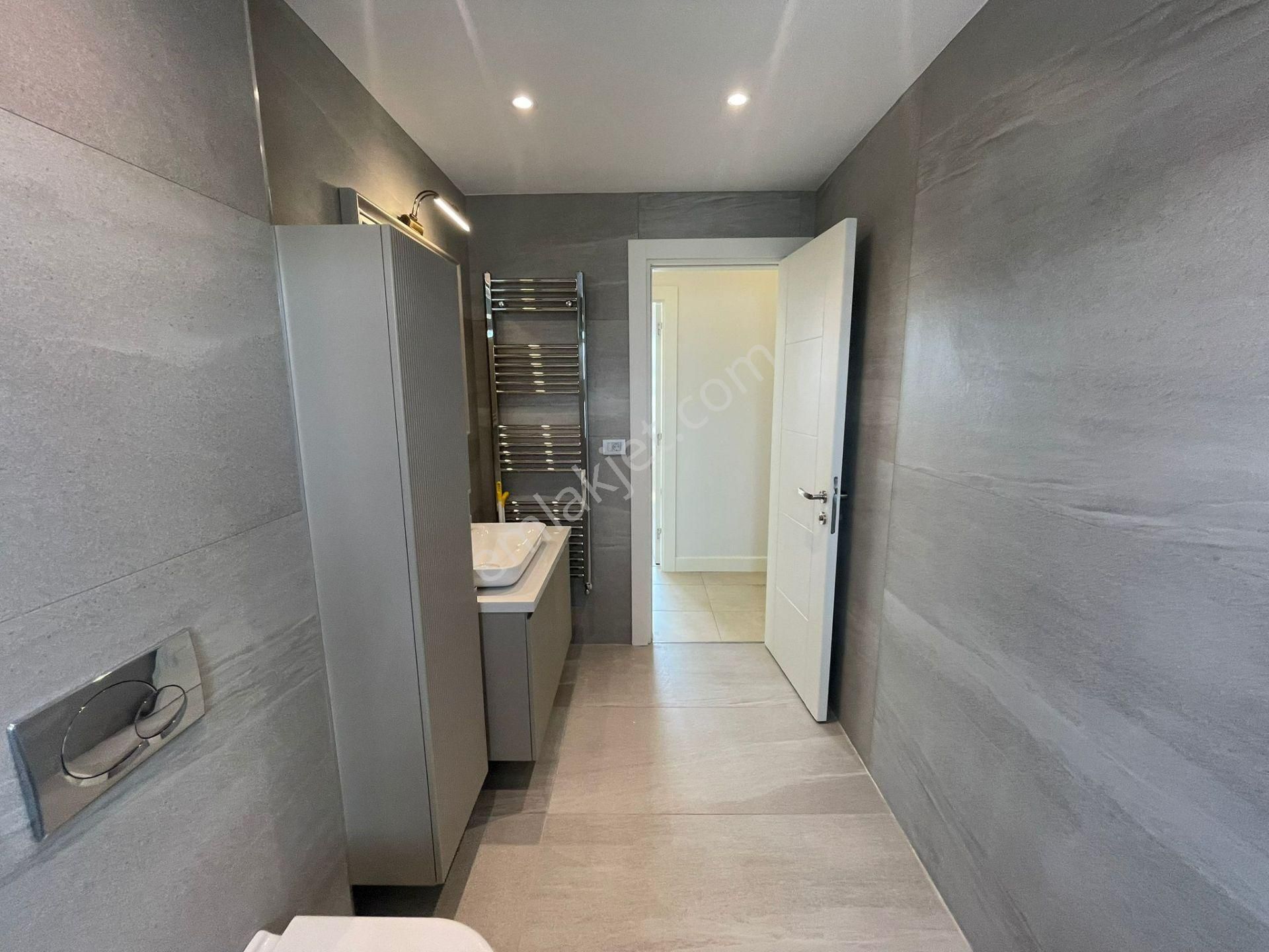 Caddebostan Da Katta Tek Muhteşem Konum Da Ebeveyn Banyolu Net 125m2 3+1 - Görsel 23