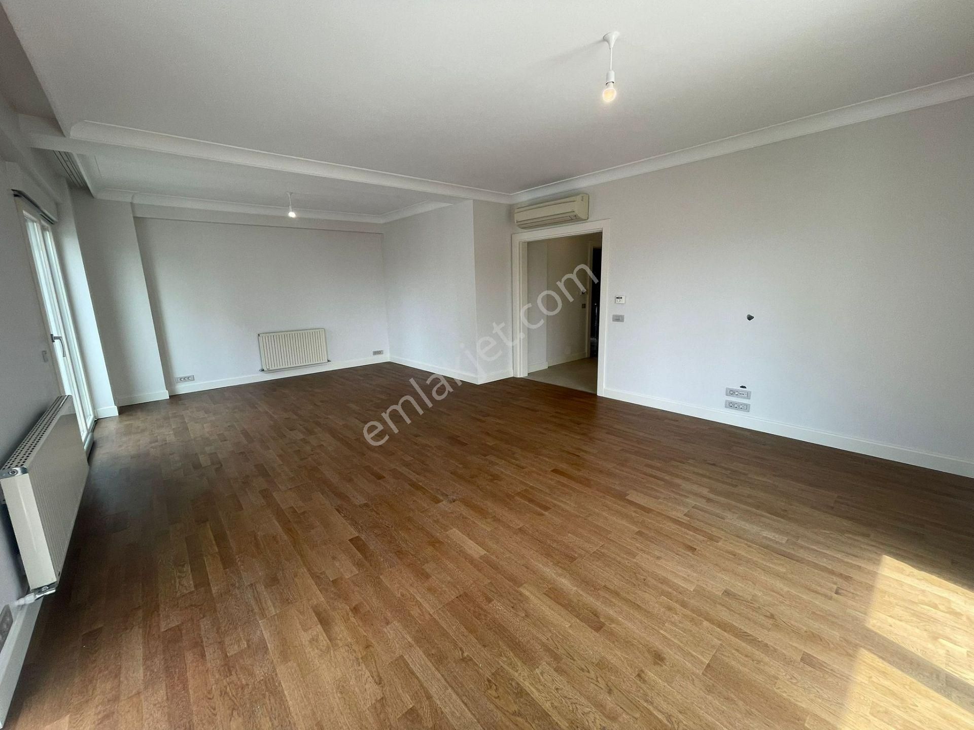 Caddebostan Da Katta Tek Muhteşem Konum Da Ebeveyn Banyolu Net 125m2 3+1