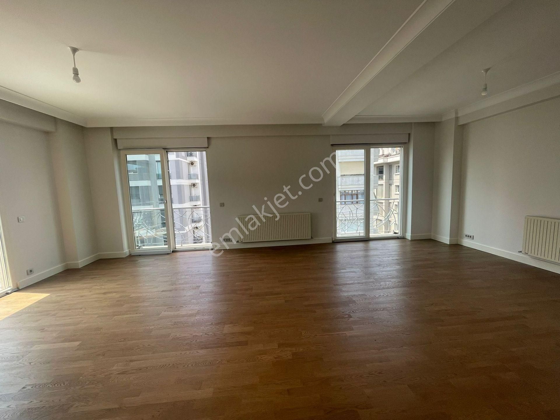 Caddebostan Da Katta Tek Muhteşem Konum Da Ebeveyn Banyolu Net 125m2 3+1 - Görsel 3