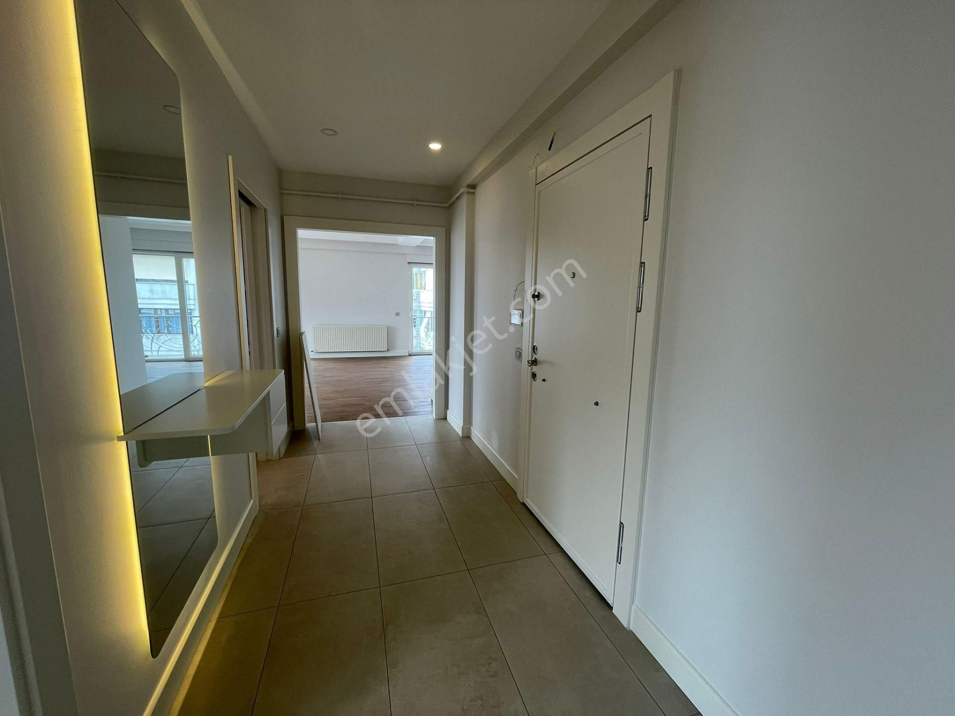 Caddebostan Da Katta Tek Muhteşem Konum Da Ebeveyn Banyolu Net 125m2 3+1 - Görsel 9