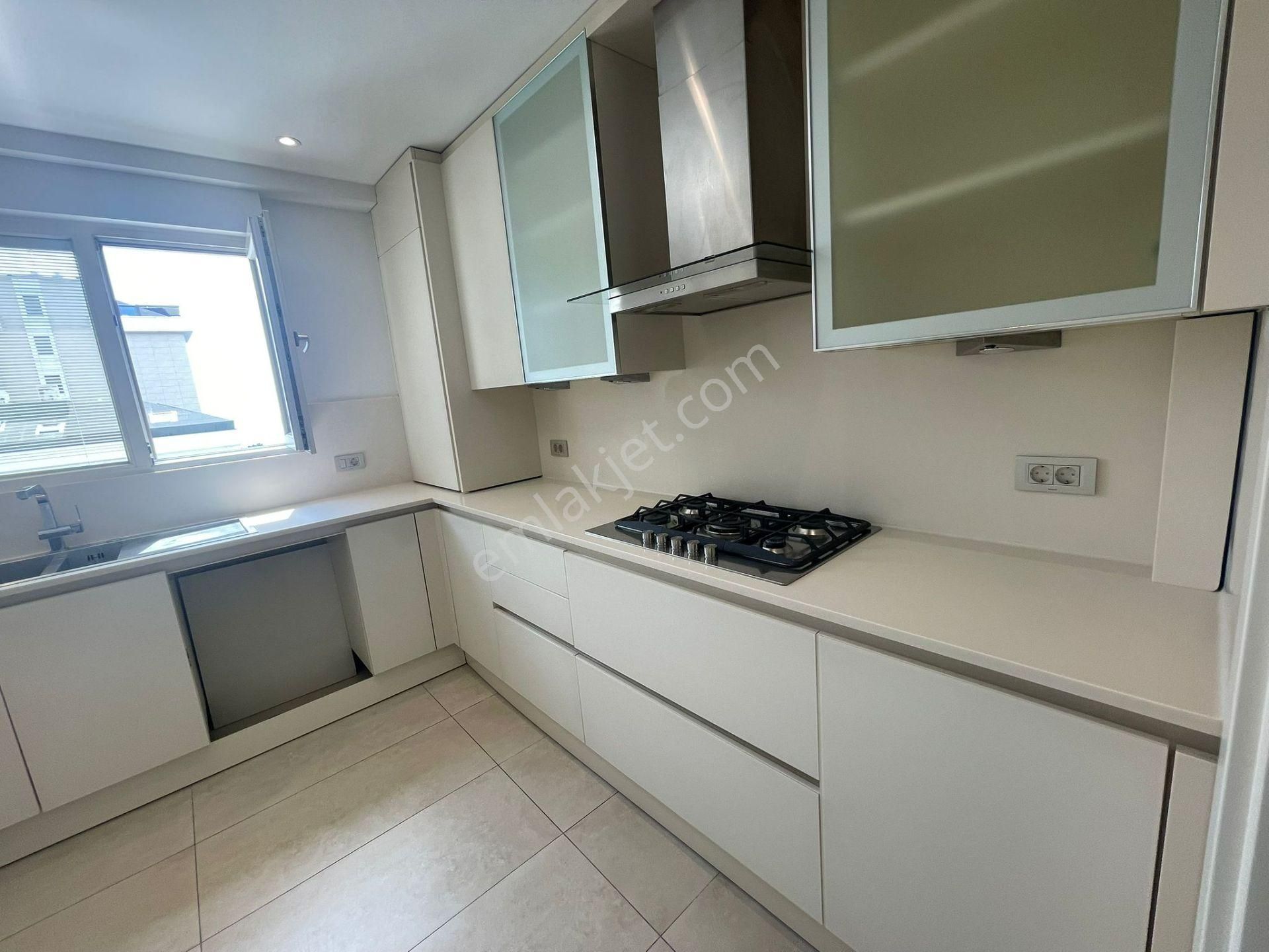 Caddebostan Da Katta Tek Muhteşem Konum Da Ebeveyn Banyolu Net 125m2 3+1 - Görsel 11