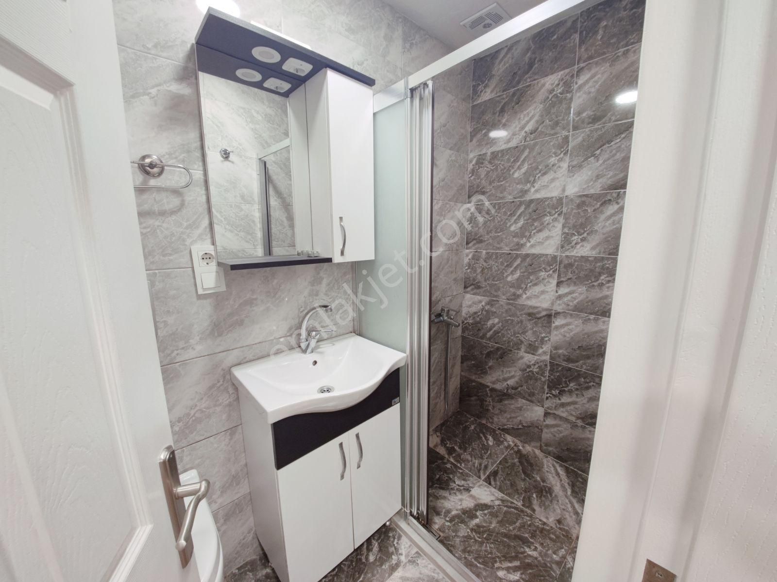 Alp Arslan Lisesine Yakin 2+1 130m2 Terasli Temiz Daire Kombili - Görsel 6