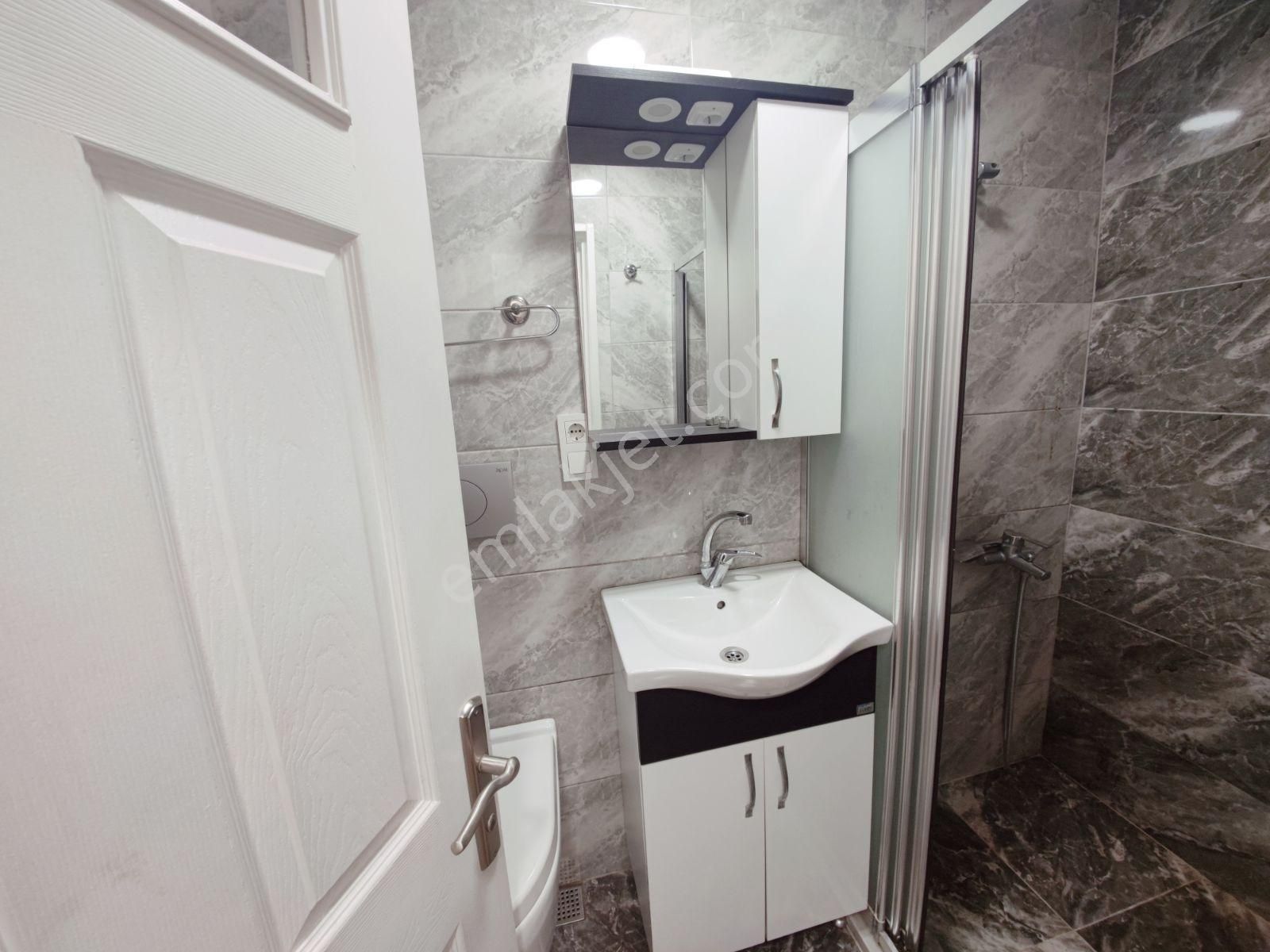 Alp Arslan Lisesine Yakin 2+1 130m2 Terasli Temiz Daire Kombili - Görsel 26