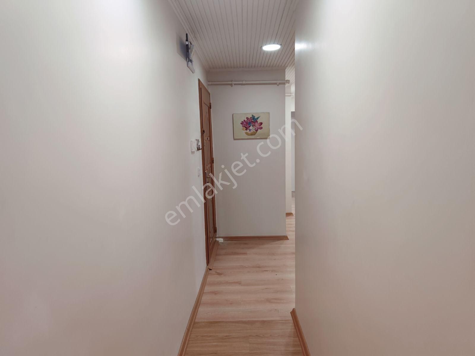 Alp Arslan Lisesine Yakin 2+1 130m2 Terasli Temiz Daire Kombili - Görsel 13