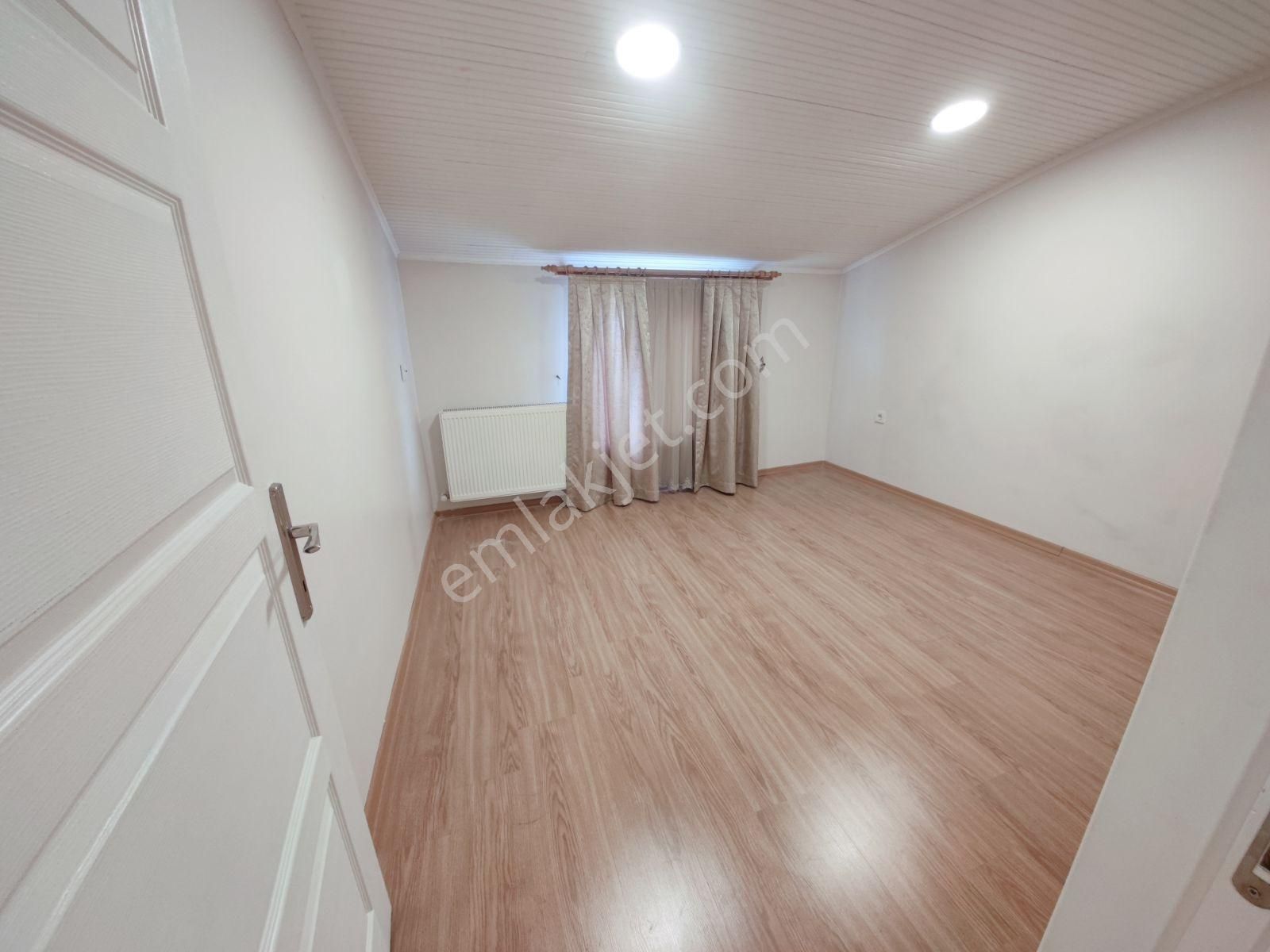 Alp Arslan Lisesine Yakin 2+1 130m2 Terasli Temiz Daire Kombili - Görsel 16