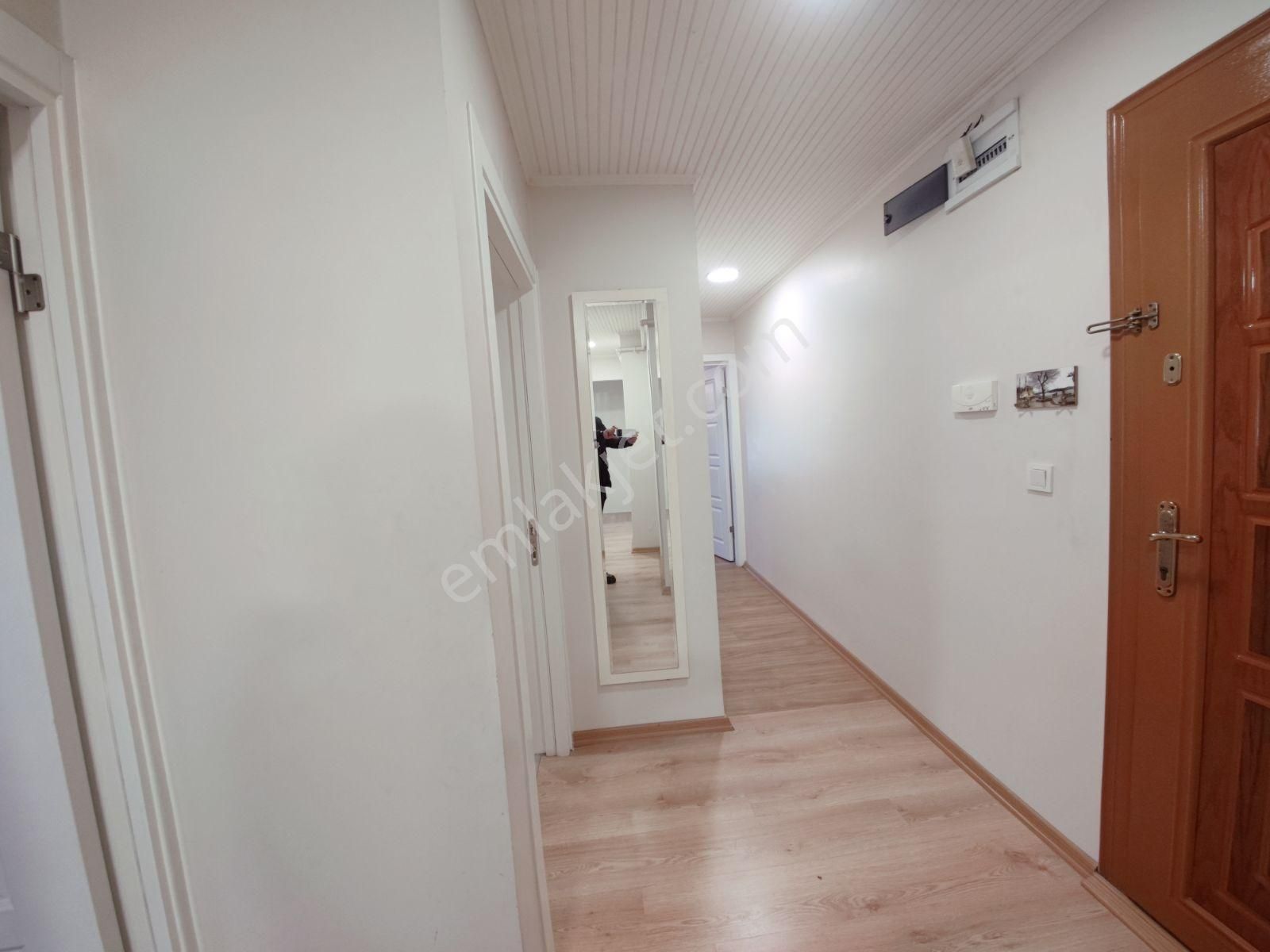 Alp Arslan Lisesine Yakin 2+1 130m2 Terasli Temiz Daire Kombili - Görsel 23