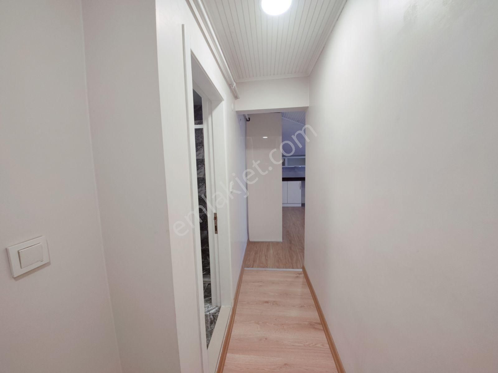 Alp Arslan Lisesine Yakin 2+1 130m2 Terasli Temiz Daire Kombili - Görsel 25